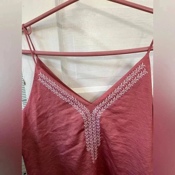 Express peach light pink flowy tanktop embroidered design size medium - Picture 6 of 8